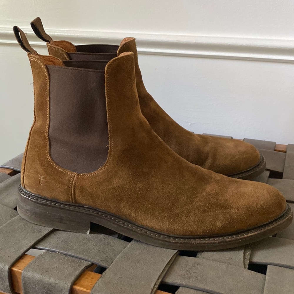 Gently used Mens FRYE Chelsea Boot.  Size 11.  Worn less than 10 times.
